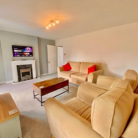 Spacious 3 Bed House, Sleeps 6, Free Parking - 14 Millers Close Leominster Exterior photo