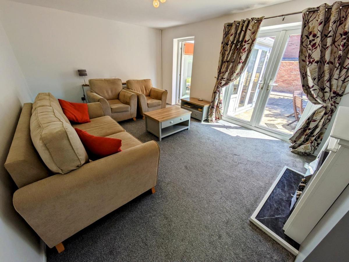 Spacious 3 Bed House, Sleeps 6, Free Parking - 14 Millers Close Leominster Exterior photo