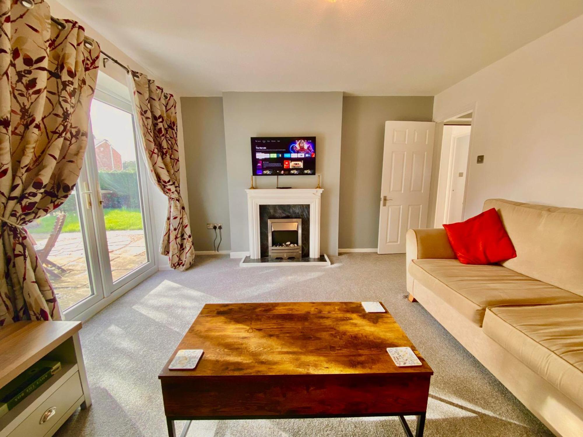 Spacious 3 Bed House, Sleeps 6, Free Parking - 14 Millers Close Leominster Exterior photo