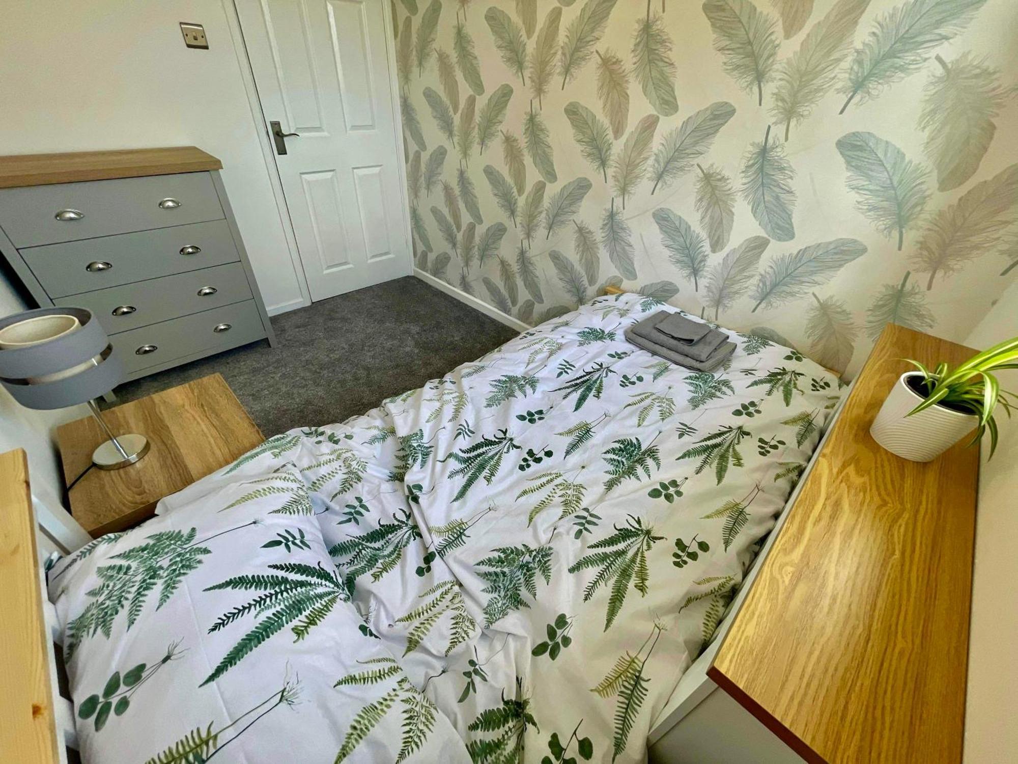 Spacious 3 Bed House, Sleeps 6, Free Parking - 14 Millers Close Leominster Exterior photo