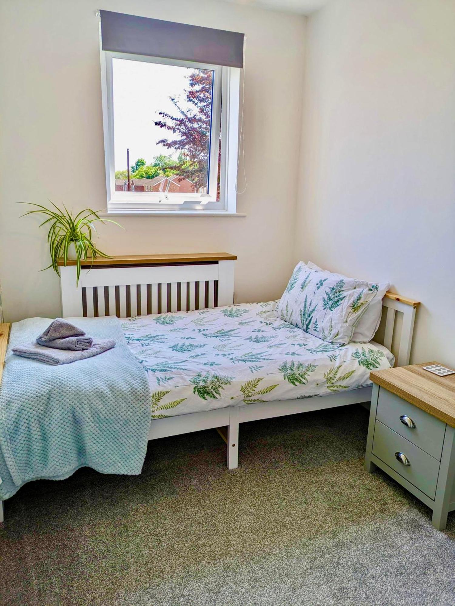 Spacious 3 Bed House, Sleeps 6, Free Parking - 14 Millers Close Leominster Exterior photo