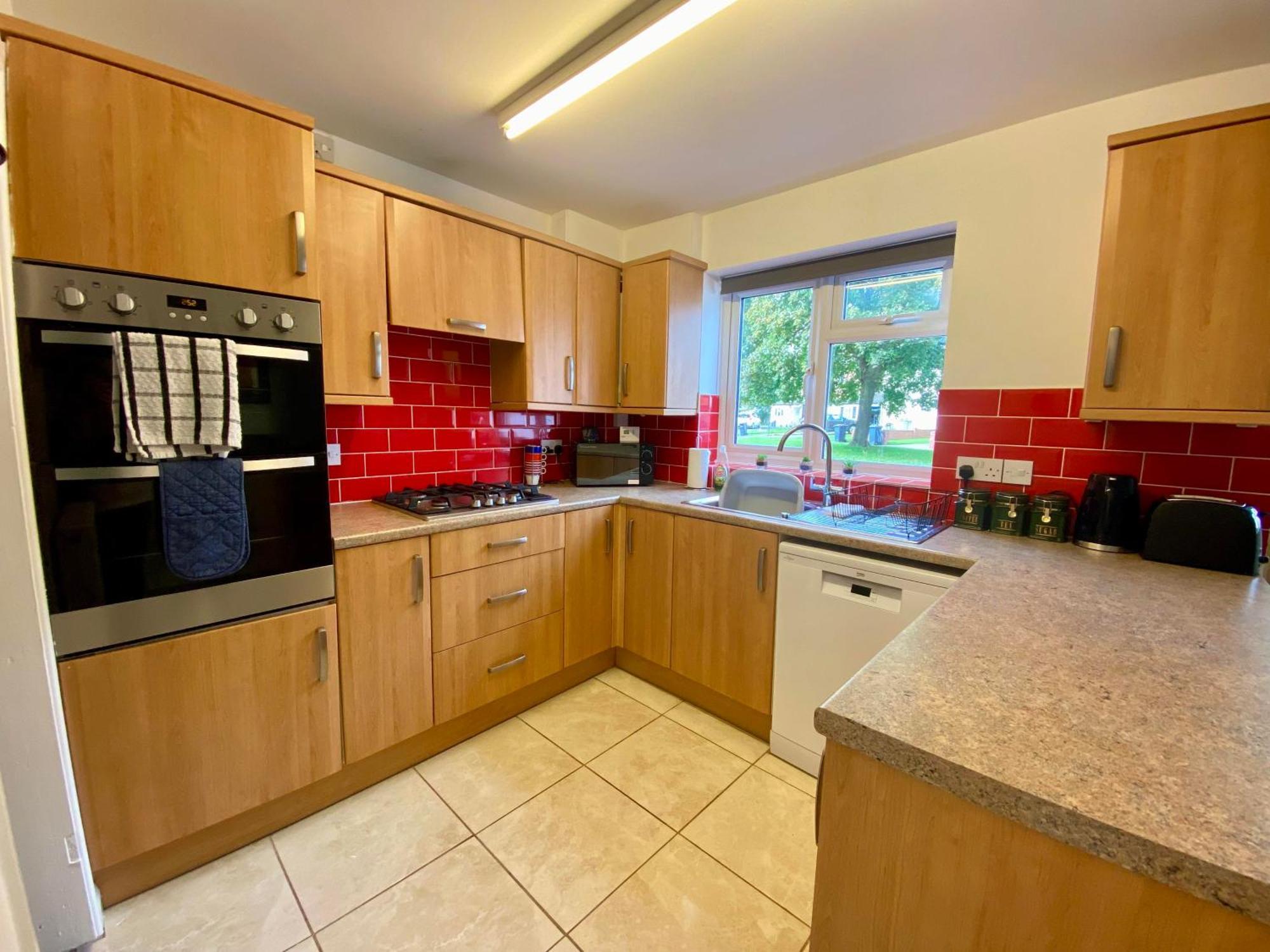 Spacious 3 Bed House, Sleeps 6, Free Parking - 14 Millers Close Leominster Exterior photo