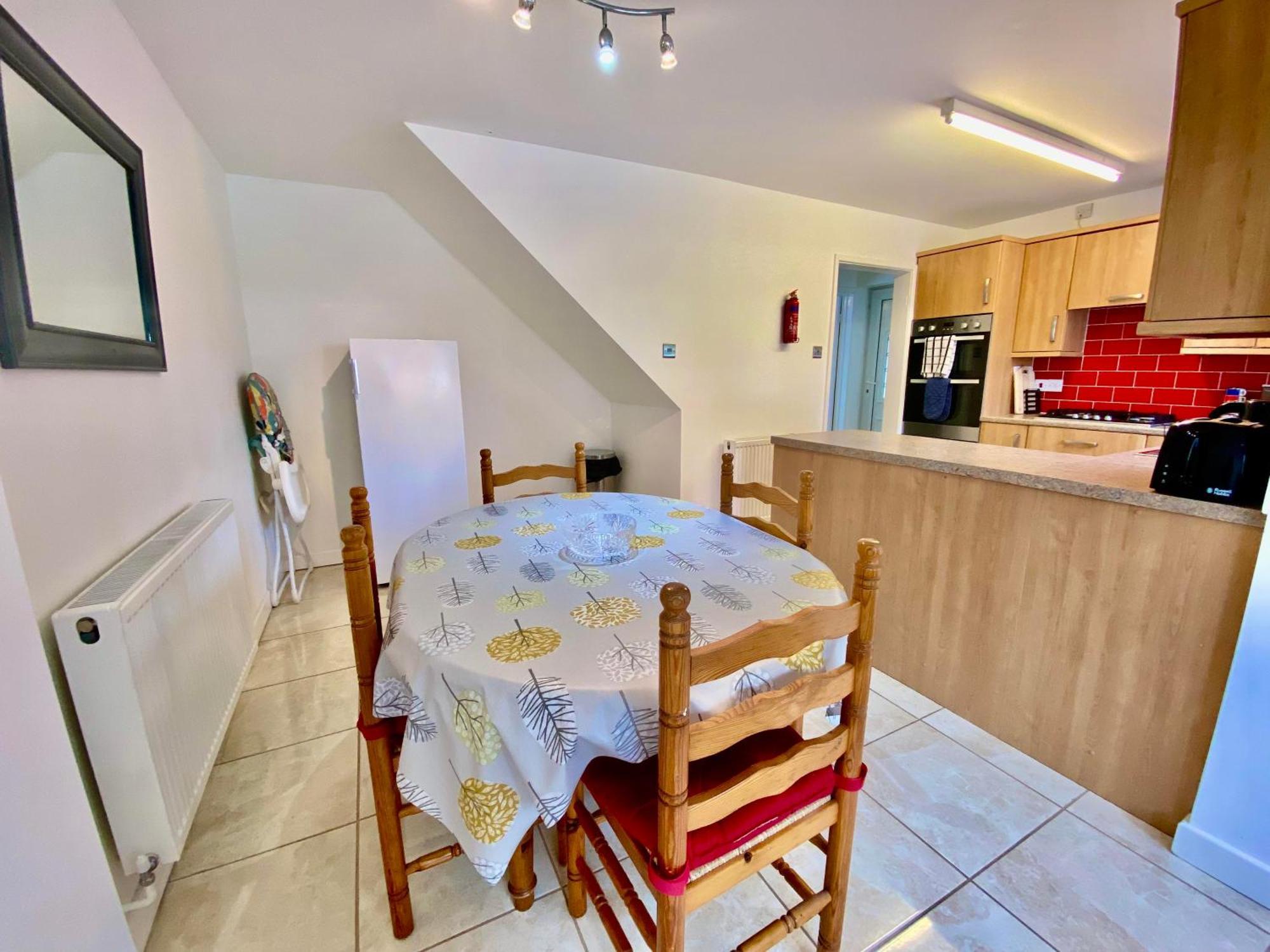 Spacious 3 Bed House, Sleeps 6, Free Parking - 14 Millers Close Leominster Exterior photo