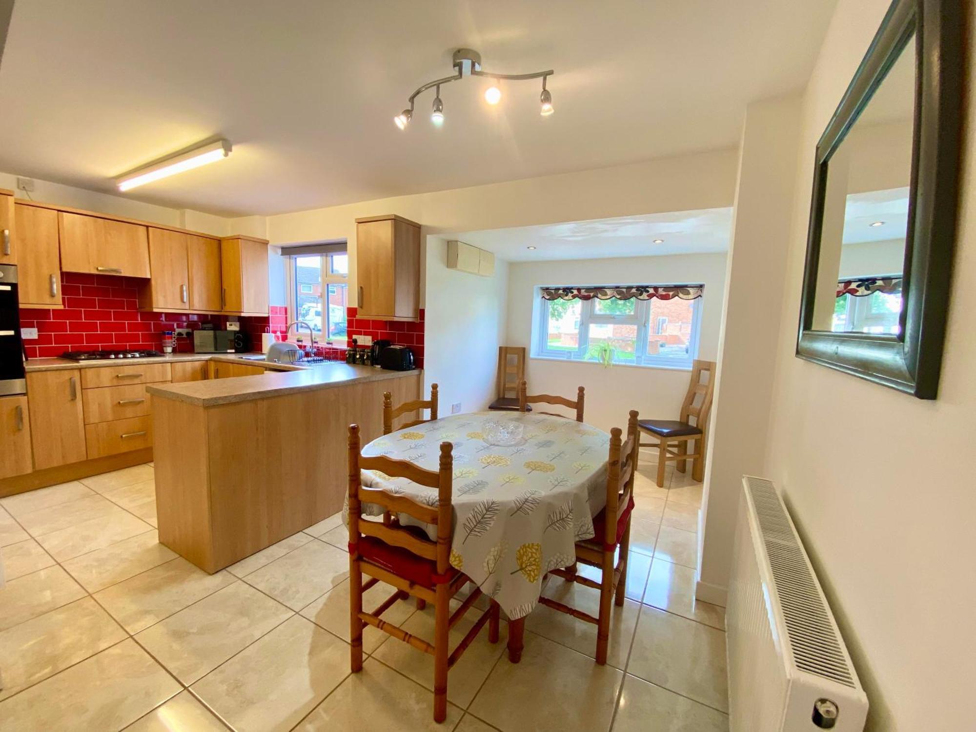 Spacious 3 Bed House, Sleeps 6, Free Parking - 14 Millers Close Leominster Exterior photo